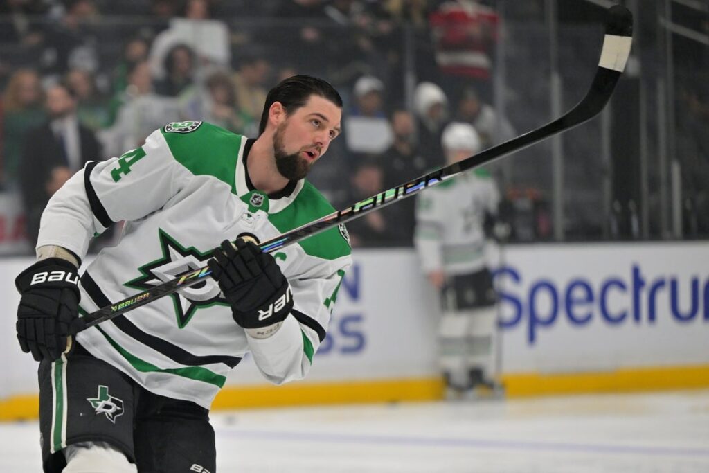 jamie benn stars warm