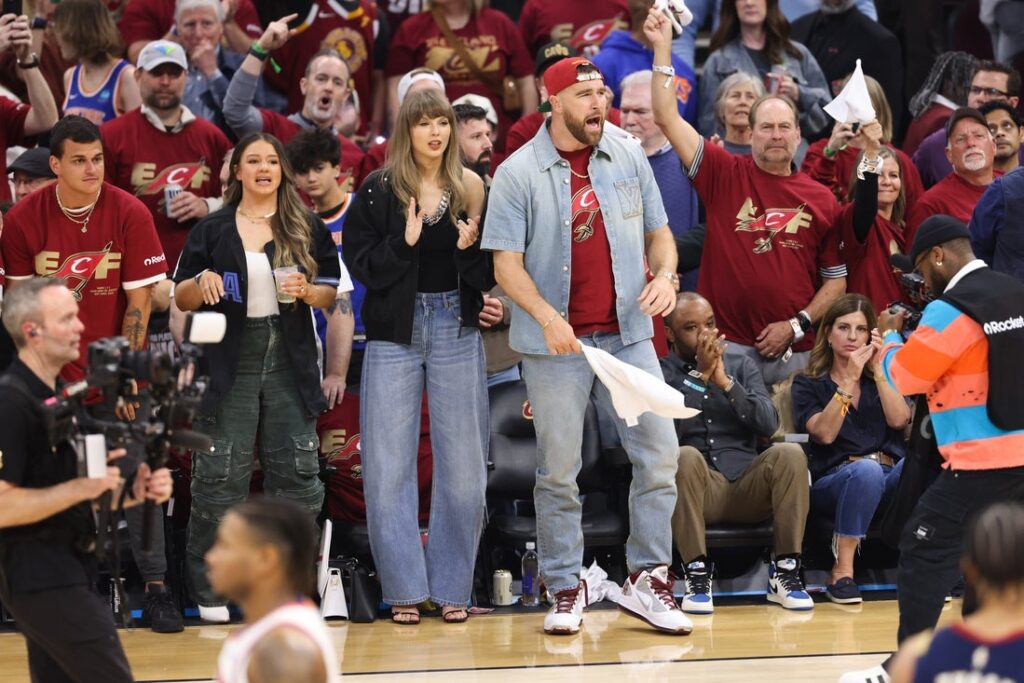 Travis Kelce, Taylor Swift