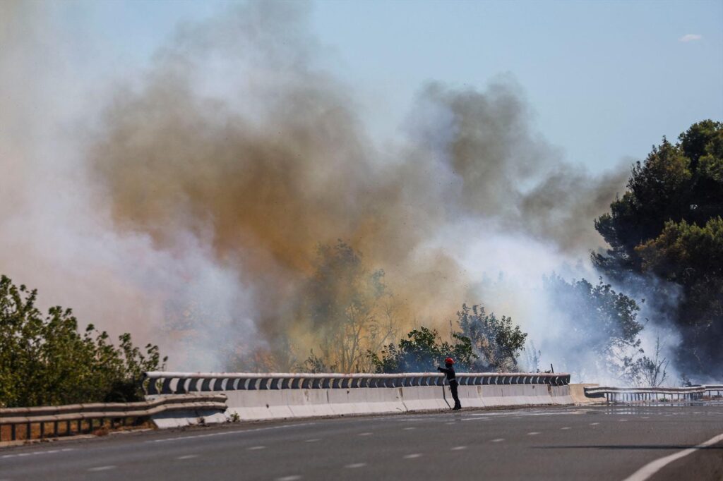 firefighter, wildfire, Tour de France, Beziers